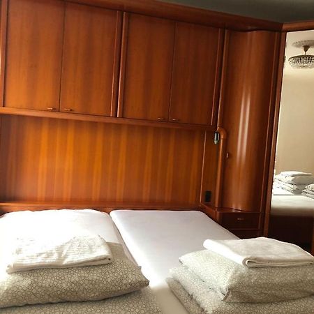A Private Room In A Shared Apartment Βιέννη Εξωτερικό φωτογραφία