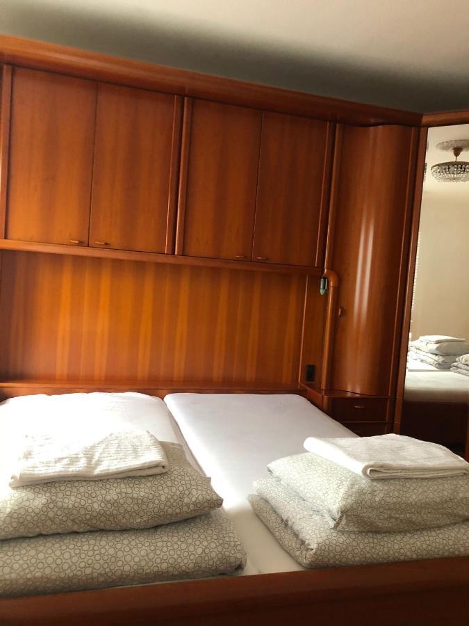 A Private Room In A Shared Apartment Βιέννη Εξωτερικό φωτογραφία